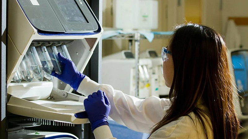 A technician prepares for a genome sequencing experiment at the Cancer Genomics Research Laboratory. (Credit: National Cancer Institute / Unsplash)