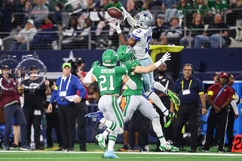 Nov 23, 2025; Arlington, Texas, USA; Dallas Cowboys wide receiver George Pickens (3) catches the ball while being defended by Philadelphia Eagles cornerback Cooper Dejean (33) in the fourth quarter at AT&T Stadium. Mandatory Credit: Kevin Jairaj-Imagn Images