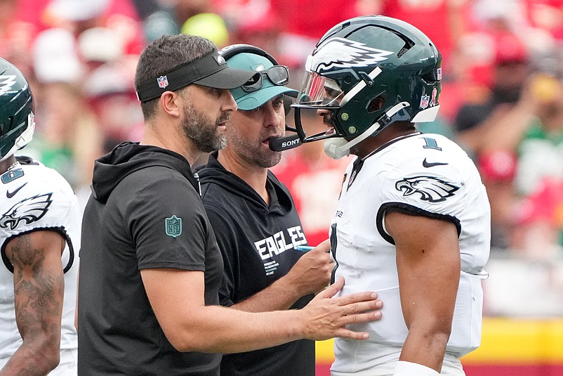 Sep 14, 2025; Kansas City, Missouri, USA; Philadelphia Eagles head coach Nick Sirianni and offenisve coordinator Kevin Patullo speak with Philadelphia Eagles quarterback Jalen Hurts (1) during the second quarter of the game against the Kansas City Chiefs at GEHA Field at Arrowhead Stadium. Mandatory Credit: Denny Medley-Imagn Images