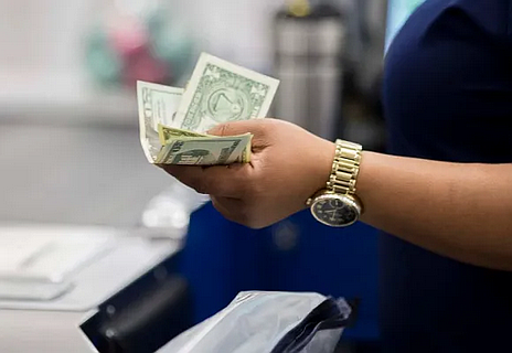 Shopping, retail, commerce & economy (Credit: LevittownNow)