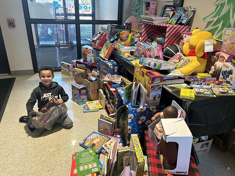 Students at Rose Tree Elementary School recently learned a lesson in giving back with a Husky Helping Hands Project. (Image courtesy of LMSD)