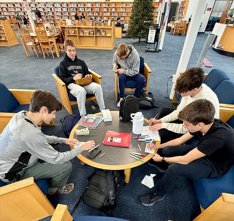 Ocean City students create holiday cards with heartfelt messages for local veterans. (Photo courtesy of Ocean City school district)