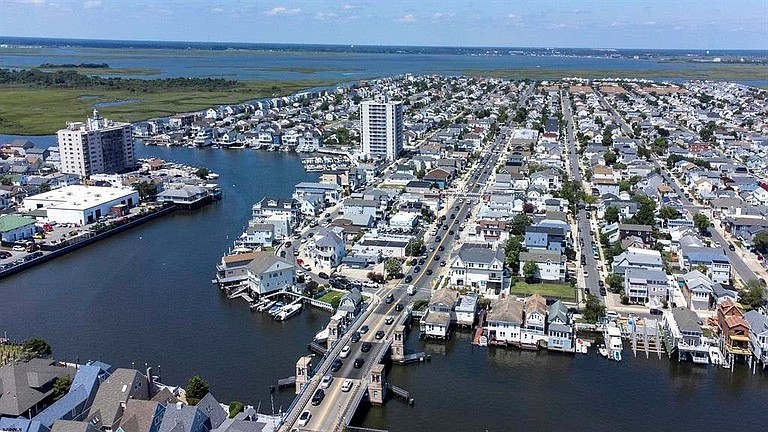 DAVID CAMPBELL/Aerial shot of Dorset Avenue looking west.