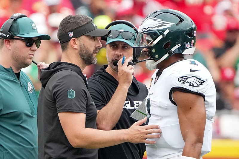 Sep 14, 2025; Kansas City, Missouri, USA; Philadelphia Eagles head coach Nick Sirianni and offenisve coordinator Kevin Patullo speak with Philadelphia Eagles quarterback Jalen Hurts (1) during the second quarter of the game against the Kansas City Chiefs at GEHA Field at Arrowhead Stadium. Mandatory Credit: Denny Medley-Imagn Images