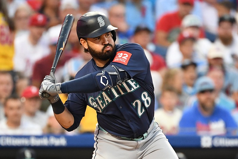 Aug 19, 2025; Philadelphia, Pennsylvania, USA; Seattle Mariners third base Eugenio Su‡rez (28) at bat against the Philadelphia Phillies at Citizens Bank Park. Mandatory Credit: Eric Hartline-Imagn Images
