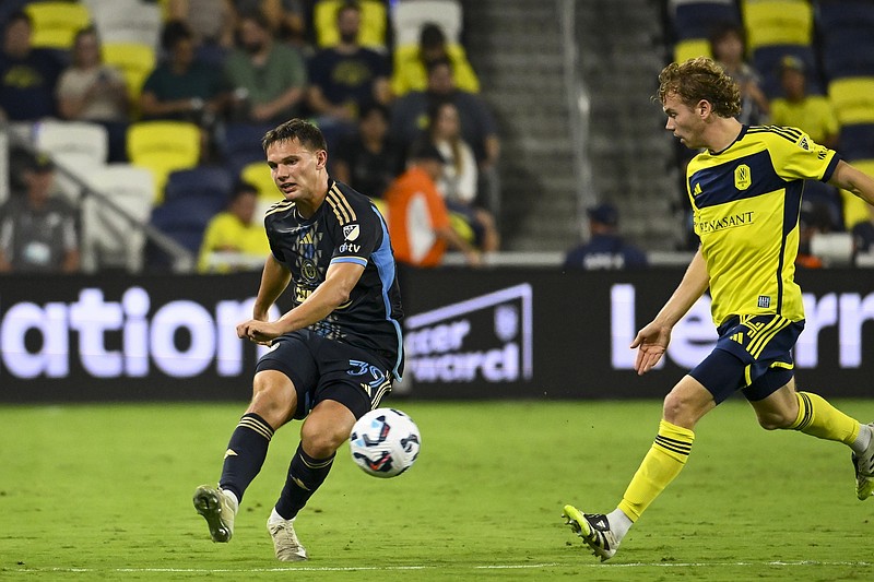 Union defender Frankie Westfield, left, passes the ball in a U.S. Open semifinal against Nashville at GEODIS Park on Sept. 16, 2025.