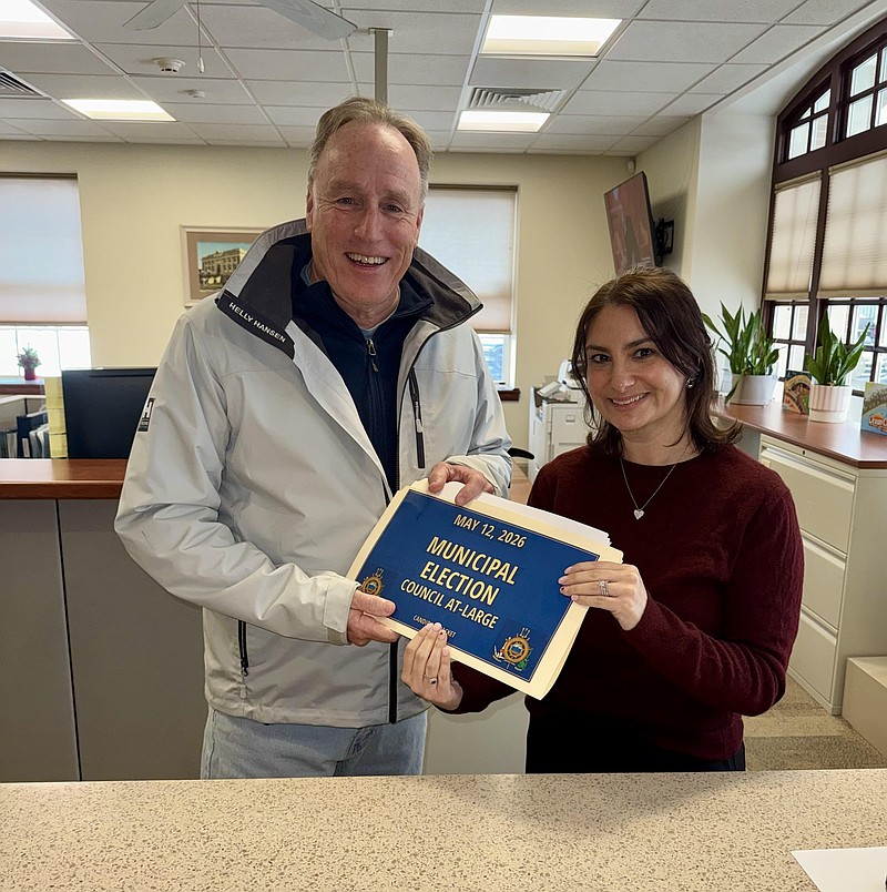 Councilman Sean Barnes turns in his nominating petitions to City Clerk Melissa Rasner. (Courtesy of Sean Barnes)