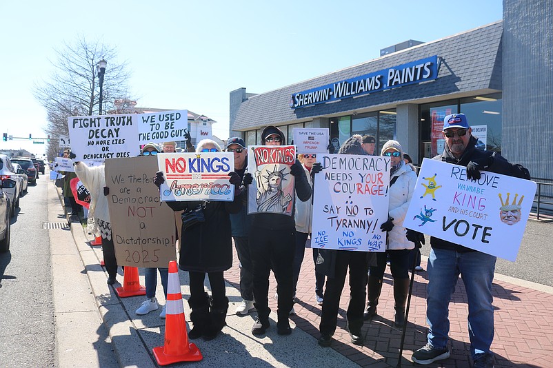 No Kings protesters occupy the sidewalk on Ninth Street.