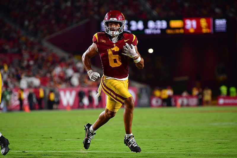 Sep 20, 2025; Los Angeles, California, USA; Southern California Trojans wide receiver Makai Lemon (6) runs for a touchdown against the Michigan State Spartans during the second half at the Los Angeles Memorial Coliseum. Mandatory Credit: Gary A. Vasquez-Imagn Images