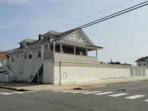 The Palermo's property includes three vacant apartments on the upper floors.