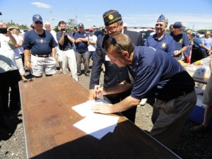 Post Commander Bob Marzulli and Mayor Jay Gillian sign a lease agreement for $1 a year.