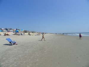 At low tide, the beaches at the south end appear healthy, but high tides push the crowd back against and onto a protective berm at the back of the beach.