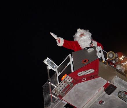 santa-on-ladder-4