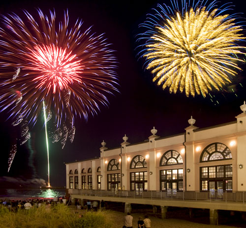 oc-fireworks-over-music-pier