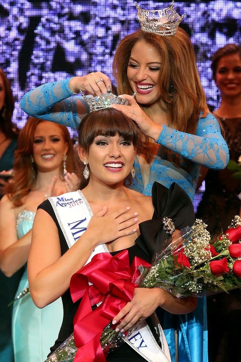 Former Miss Jersey Lindsey Giannini crowns Brenna Weick at the 2016 Miss New Jersey Pageant at the Ocean City Music Pier.