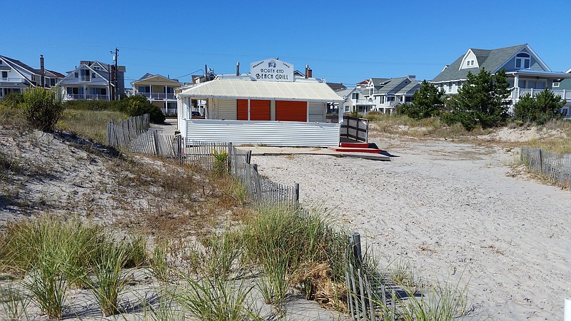 The North End Beach Grill is located amid a cluster of upscale oceanview homes lining Beach Road.