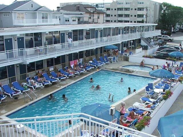 The pool is a major attraction at the motel. (photo theforumocnj.com)