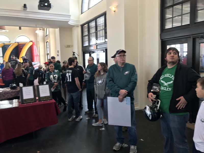 A long line of fans wait patiently for their chance to meet Darren Sproles.