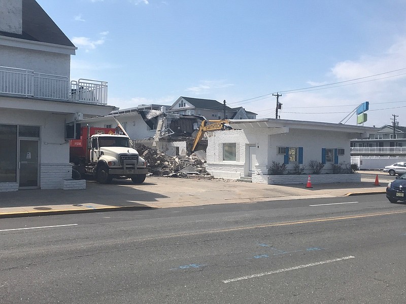 Crews take down the Tradewinds Motel.