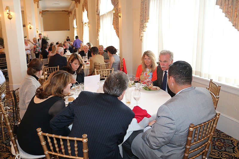 Michele Gillian, Sally Huff, Rose and George Savastano, Justin Juliano and Scott and Janie Halliday dine.