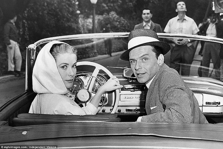 Grace Kelly’s visitors in Ocean City included many of her friends from Hollywood, including Frank Sinatra. (Photo credit: London Daily Mail)