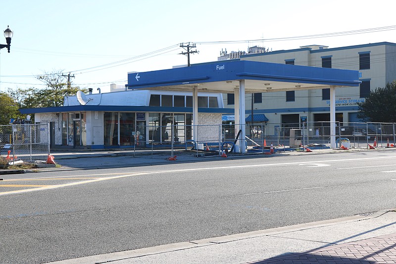 The old building at the corner of Ninth and West that once housed Wiesenthal's Auto Service will be demolished for the property's redevelopment into a Republic Bank.