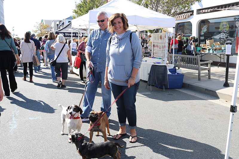 Shoppers even brought their dogs to enjoy the stroll along the avenue.