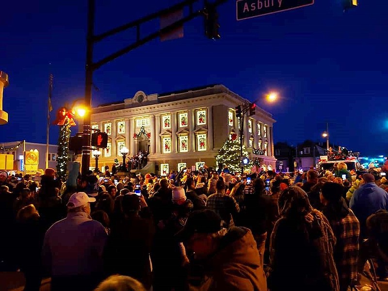 The Christmas tree lighting brings out a huge crowd of spectators to marvel at the lights. (Photo courtesy Ocean City Regional Chamber of Commerce)