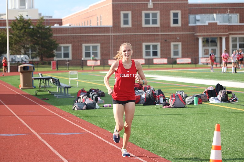 Erin Hanlon, the girls winner, leads the pack at the finish line.