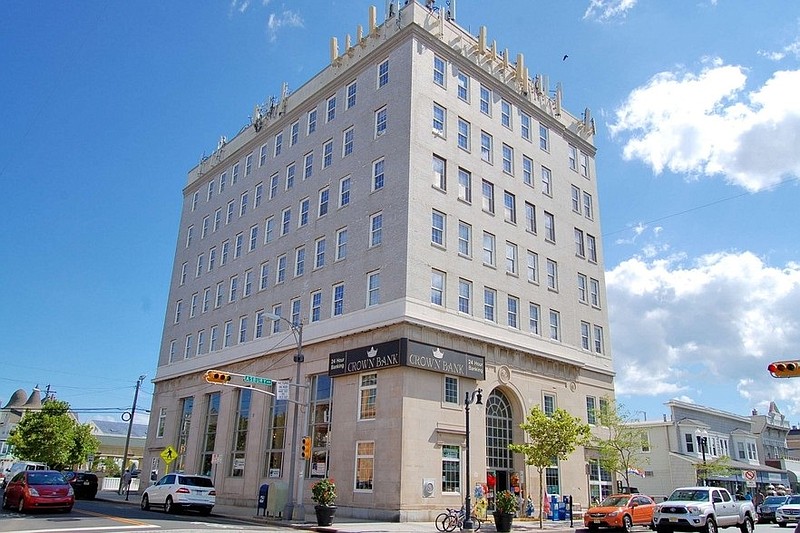 There are many potential uses for the newly sold Crown Bank building. (Photo courtesy of LoopNet.com)