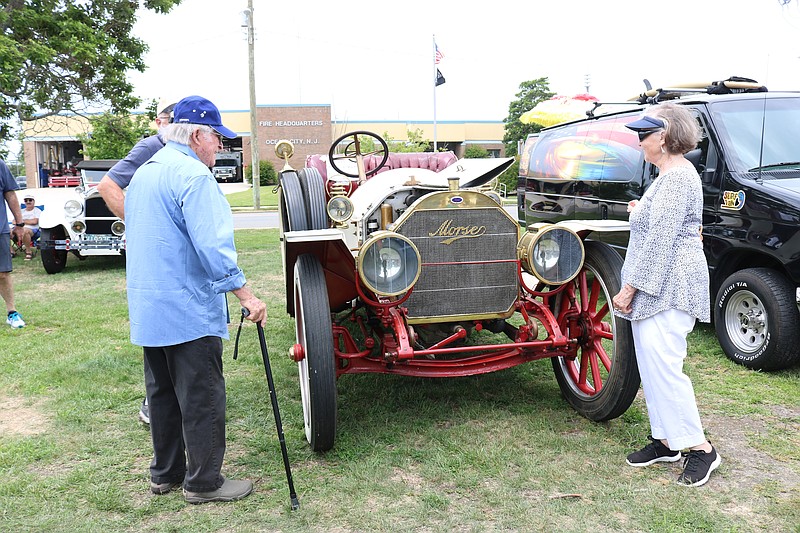 Car buffs admire a 1907 Morse Model B roadster, one of the oldest autos in the show.