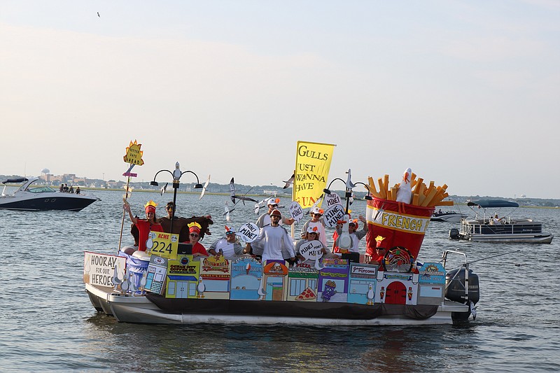 "The Gullls Have It" wins Best in Show for boats under 24 feet long.