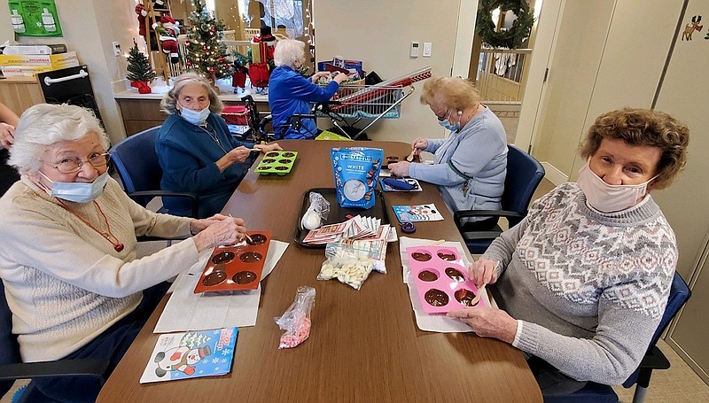 Residents at The Shores in Ocean City enjoy making some holiday goodies. (Photos courtesy of UMC at The Shores)