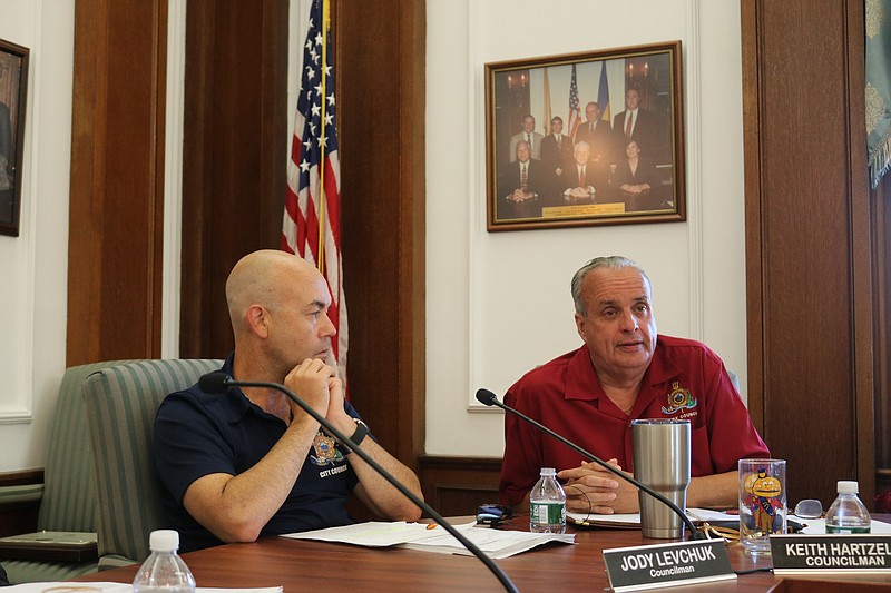 Keith Hartzell, right, seated next to Councilman Jody Levchuk, served on City Council from 2006 to 2022 and is now returning to the governing body.