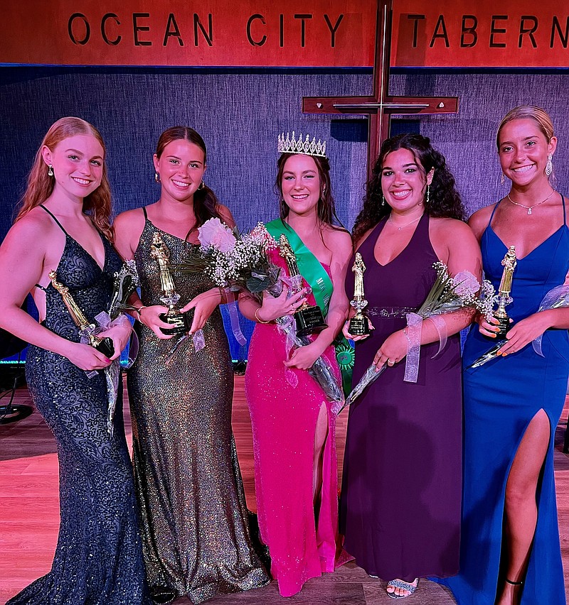 Miss Night in Venice Gracie Anderson (center) with her Court, from left, Nora Bridgeford, 2nd runner-up, Andi Helphenstine, 1st runner-up, Ava Tarone, 3rd runner-up, and Julia Keich, 4th runner-up. (Photos provided by Cathy Finnegan)