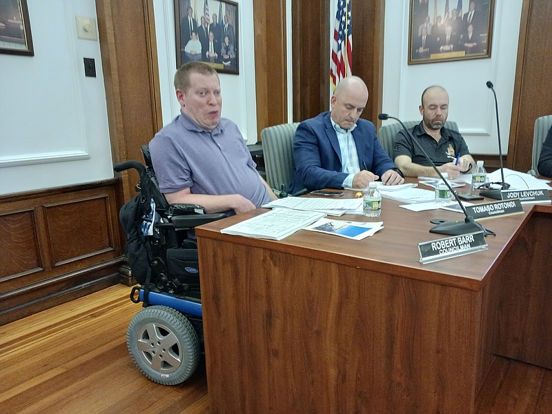 Councilman Bob Barr, at left, wants the city to consider charging an occupancy tax on vacation rentals booked through the online services Airbnb and Vrbo.