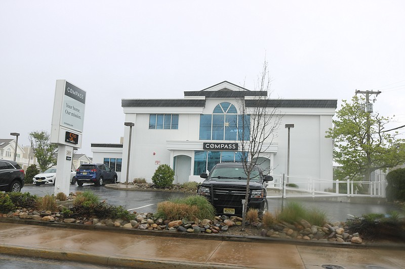 Verizon Wireless wants to put wireless antennas on the roof of this real estate building at 3337-39 Haven Ave. 