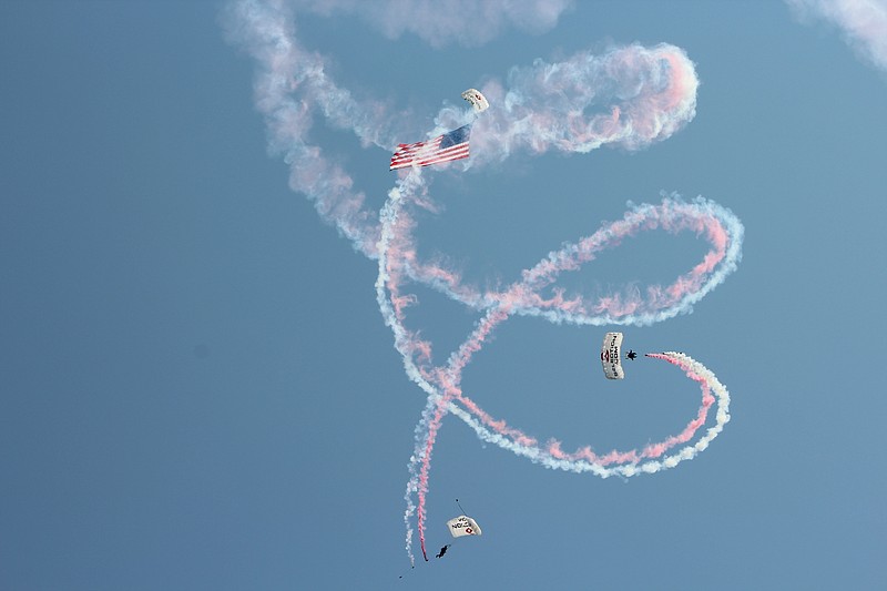 Fastrax skydivers show their patriotism. (Photo courtesy of Ocean City)