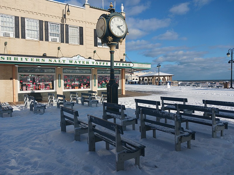 In the summer the area by the clock is the typical meeting place for families and friends.