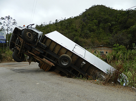 Image source - https://pixabay.com/photos/accident-truck-cart-br-tumbled-101598/