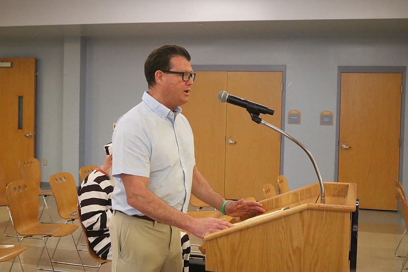 Former Councilman Mike DeVlieger addresses the Council members.