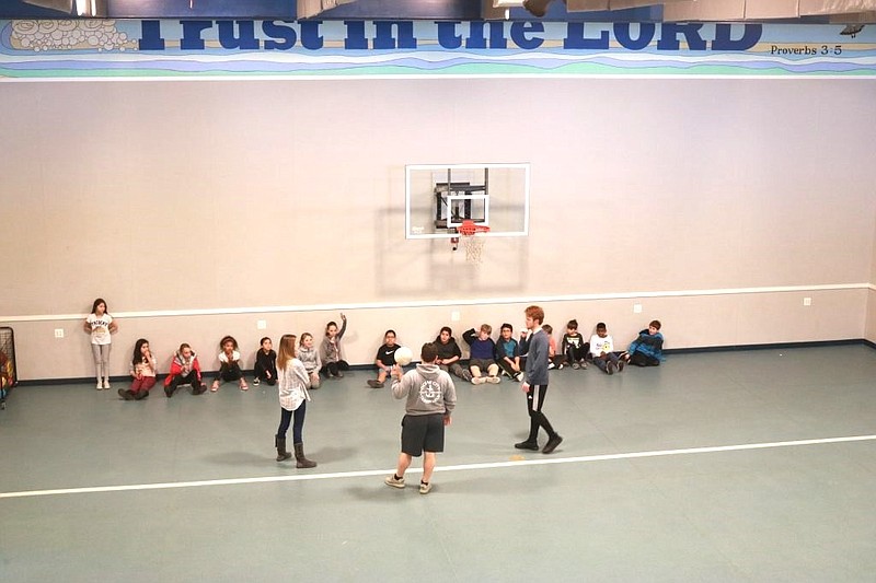 Son Club volunteers and kids play sports in Son Club.