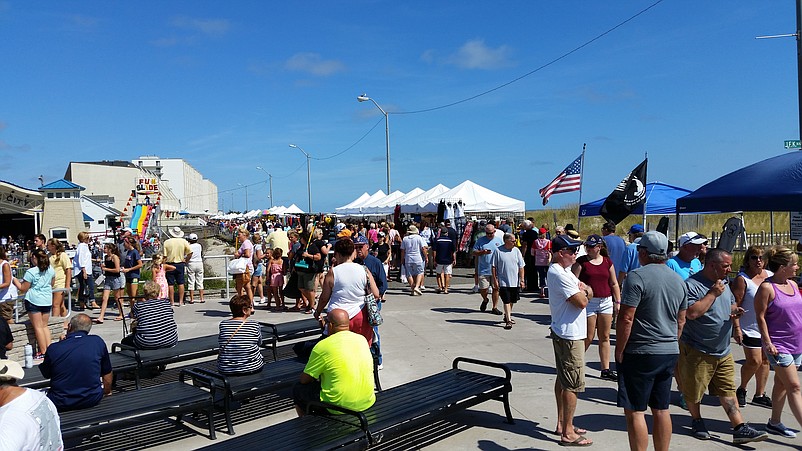 The Promenade featured 350 vendors selling clothes, shoes, jewelry and other items at off-season prices.