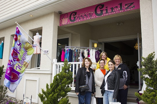 Anne Marie Collington, Maureen Hughes, Regina Ryan, Amanda Hughes, and Joanne Curry visit Groovy Girls during Girls Weekend