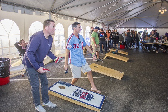 polar-bear-cornhole-tournament-4