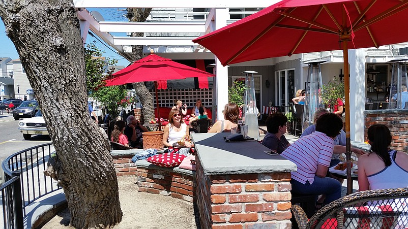 Outdoor dining and drinking were popular attractions at Henri's Bar at the Braca Café during Girls Weekend.