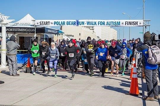 Runners get underway in the Mike's Seafood Polar Bear Run and Walk for Autism in 2017.