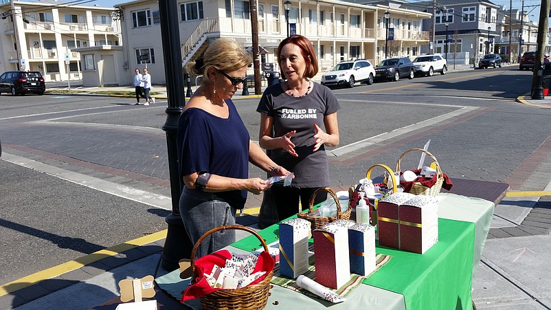 Nina Malone, right, an independent consultant for the Arbonne line of beauty and health products, talks to Girls Weekend visitor Inez Curry, of Langhorne, Pa.