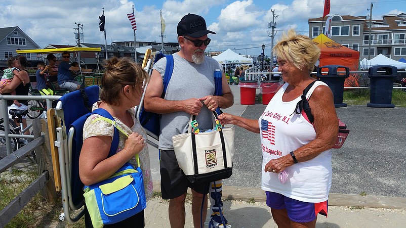 Beach tag inspector Kathy McFarland, right, makes sure that Sea Isle tourists Cindy and Chuck Harper, of Tse Bonito, New Mexico, had their badges in August 2018.