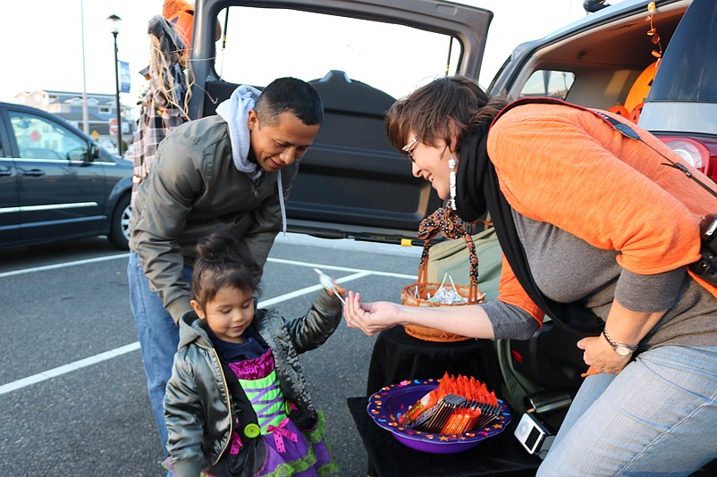 Sea Isle Public Information Officer Katherine Custer helps children to some treats.